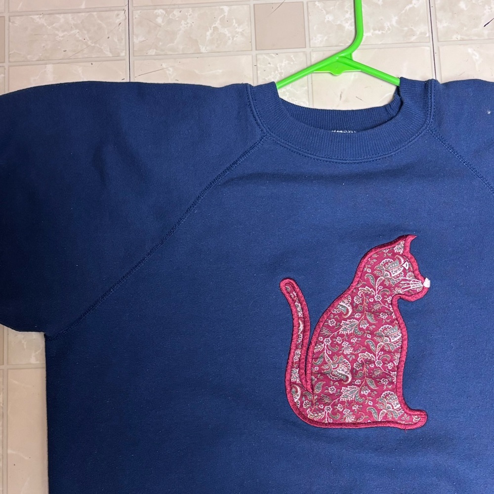 Vintage Hanes Activewear Blue Cat Appliqué Sweatshirt – Size Large – Made in USA - Picture 7 of 9